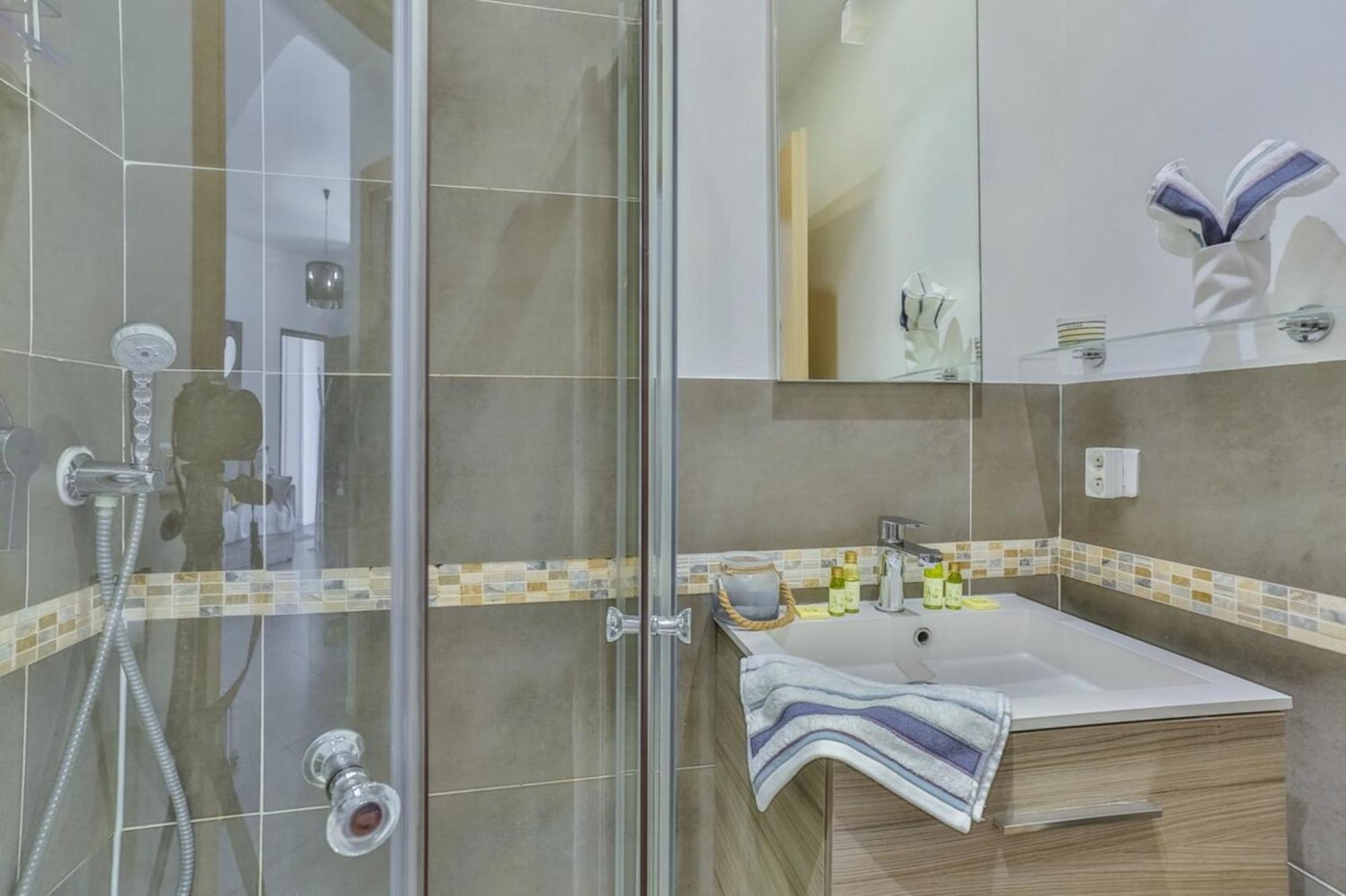 ניס France 82 D - 2 Rooms - Terrace - 1 Min To The Sea מראה חיצוני תמונה